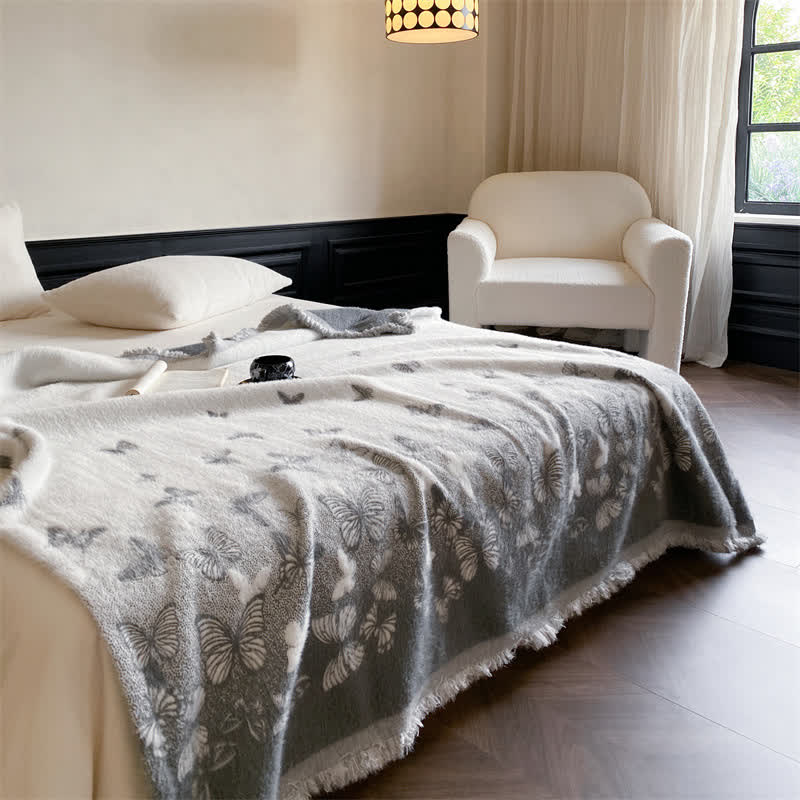 Couverture en fausse fourrure douce avec des papillons