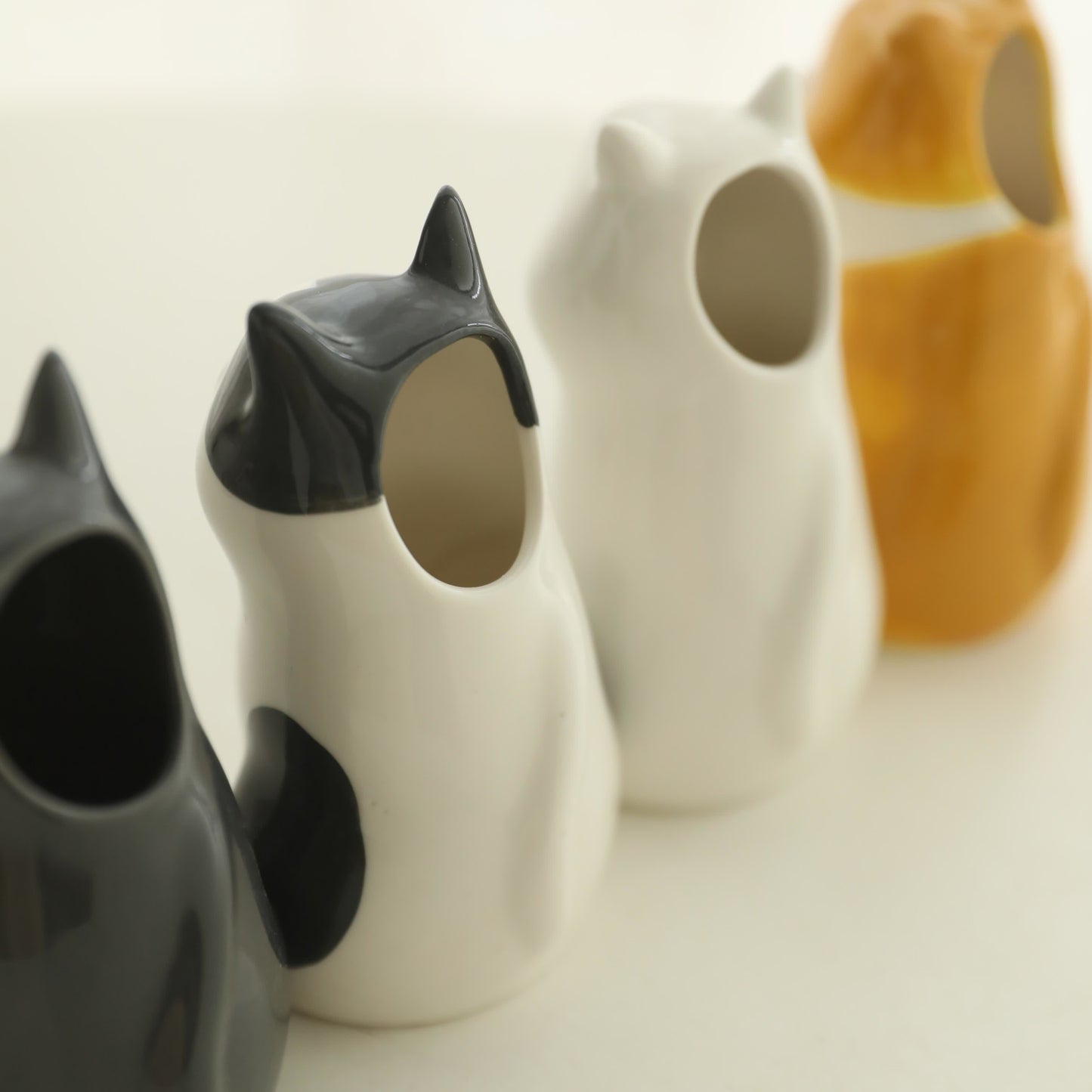 Vase porte-crayon en céramique peint à la main en forme de chat