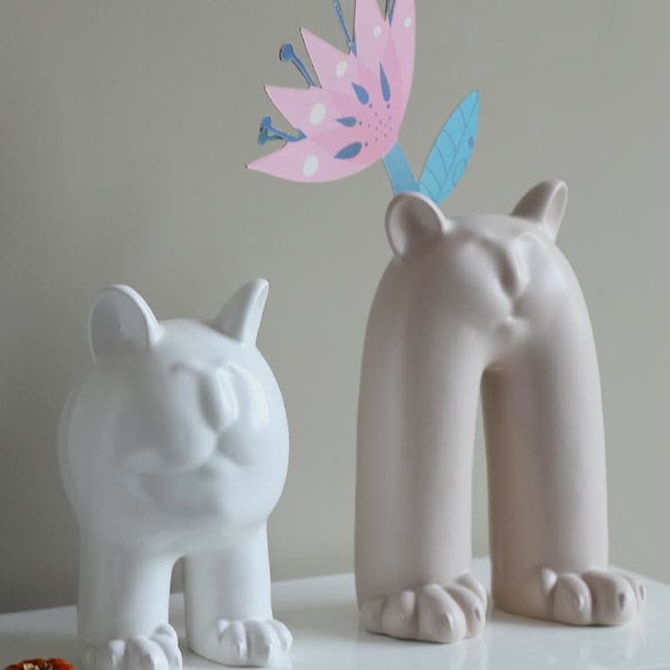 Vase en céramique de couleur crème avec motif de chat