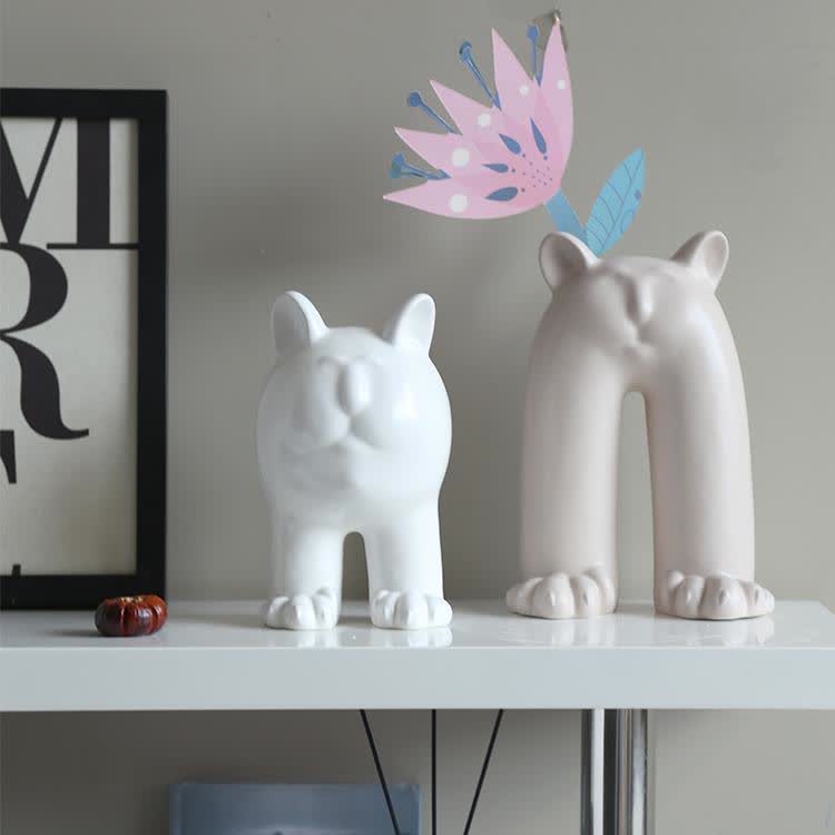 Vase en céramique de couleur crème avec motif de chat