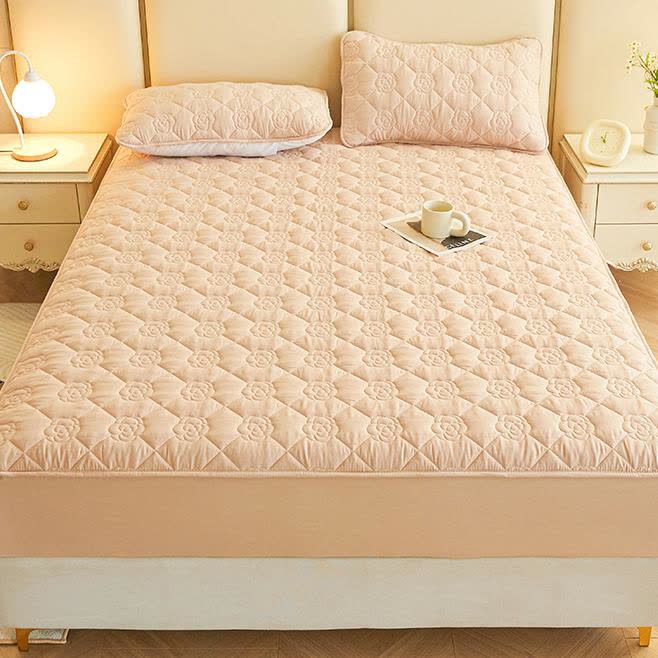 Drap-housse matelassé uni à motif floral