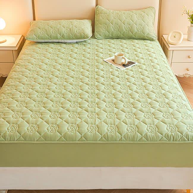 Drap-housse matelassé uni à motif floral