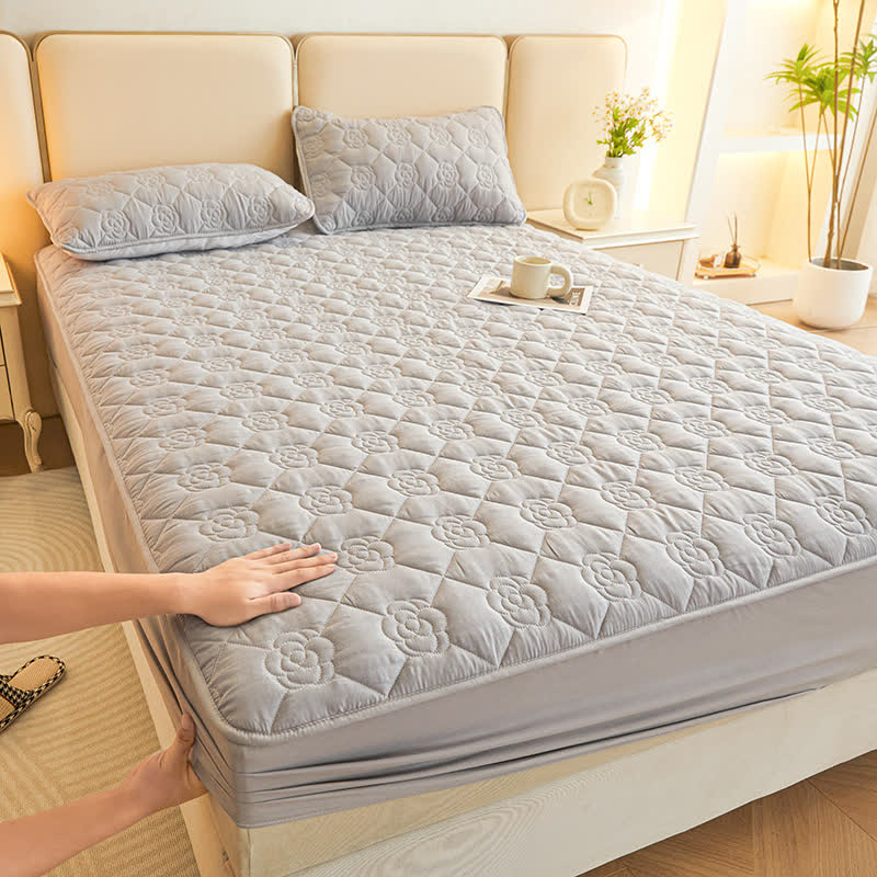 Drap-housse matelassé uni à motif floral
