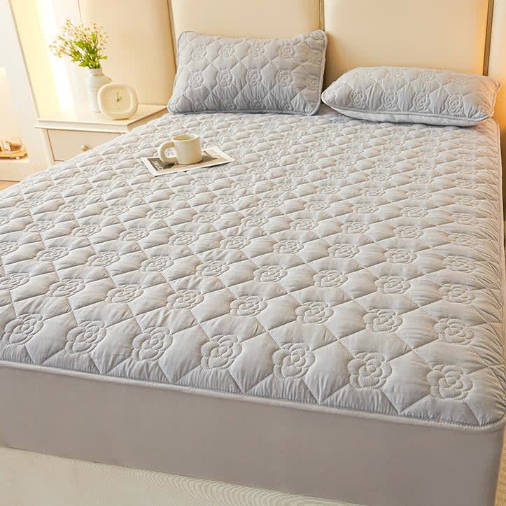 Drap-housse matelassé uni à motif floral