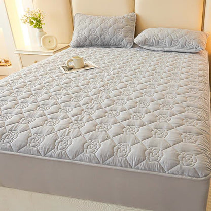 Drap-housse matelassé uni à motif floral
