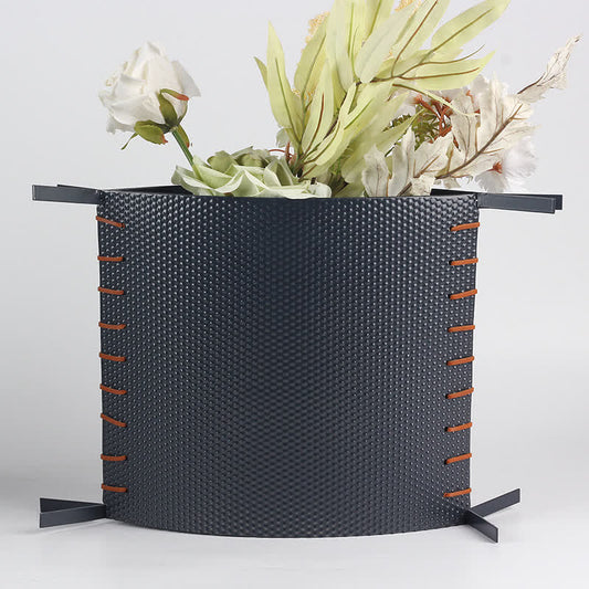 Vase plat créatif avec coutures en cuir