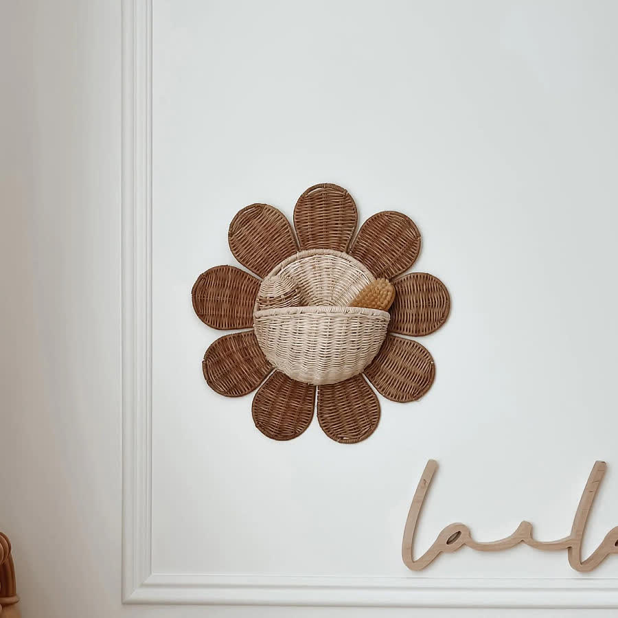 Panier mural en rotin tressé avec motif tournesol
