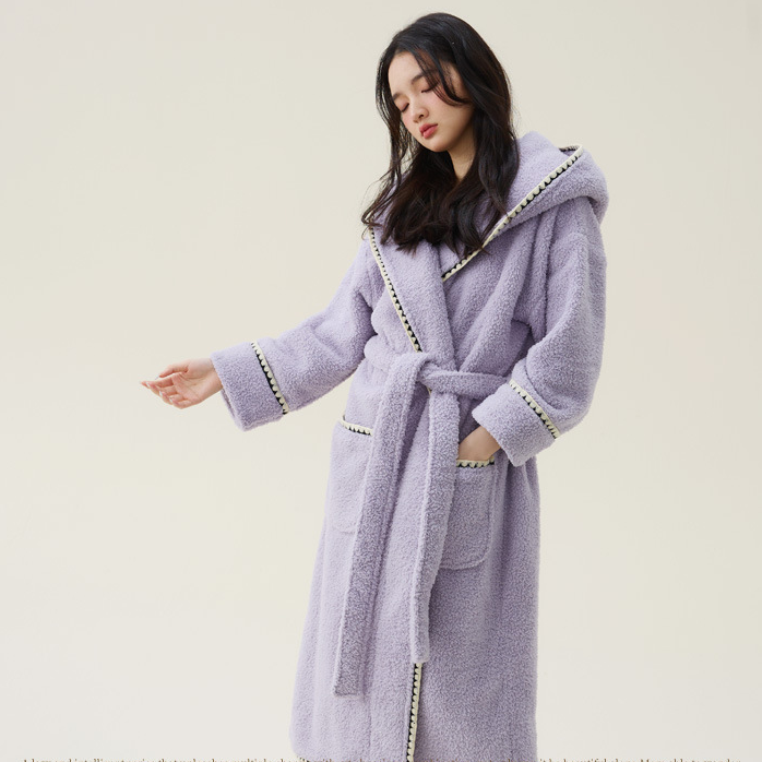 Peignoir long et chaud en polaire avec capuche