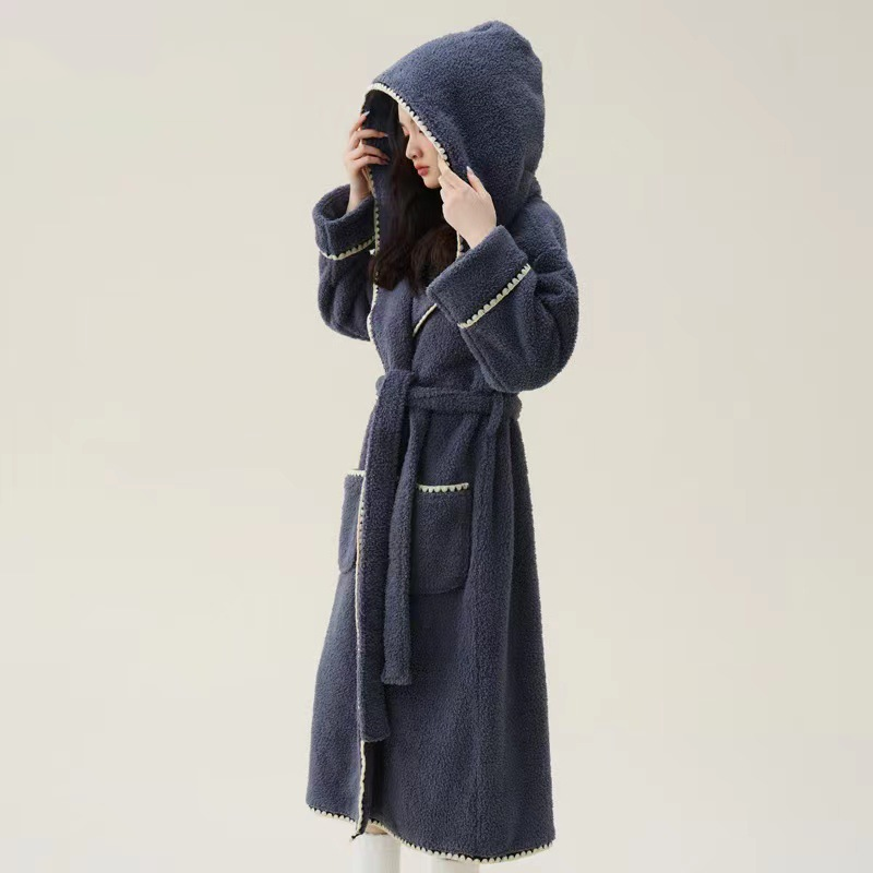 Peignoir long et chaud en polaire avec capuche