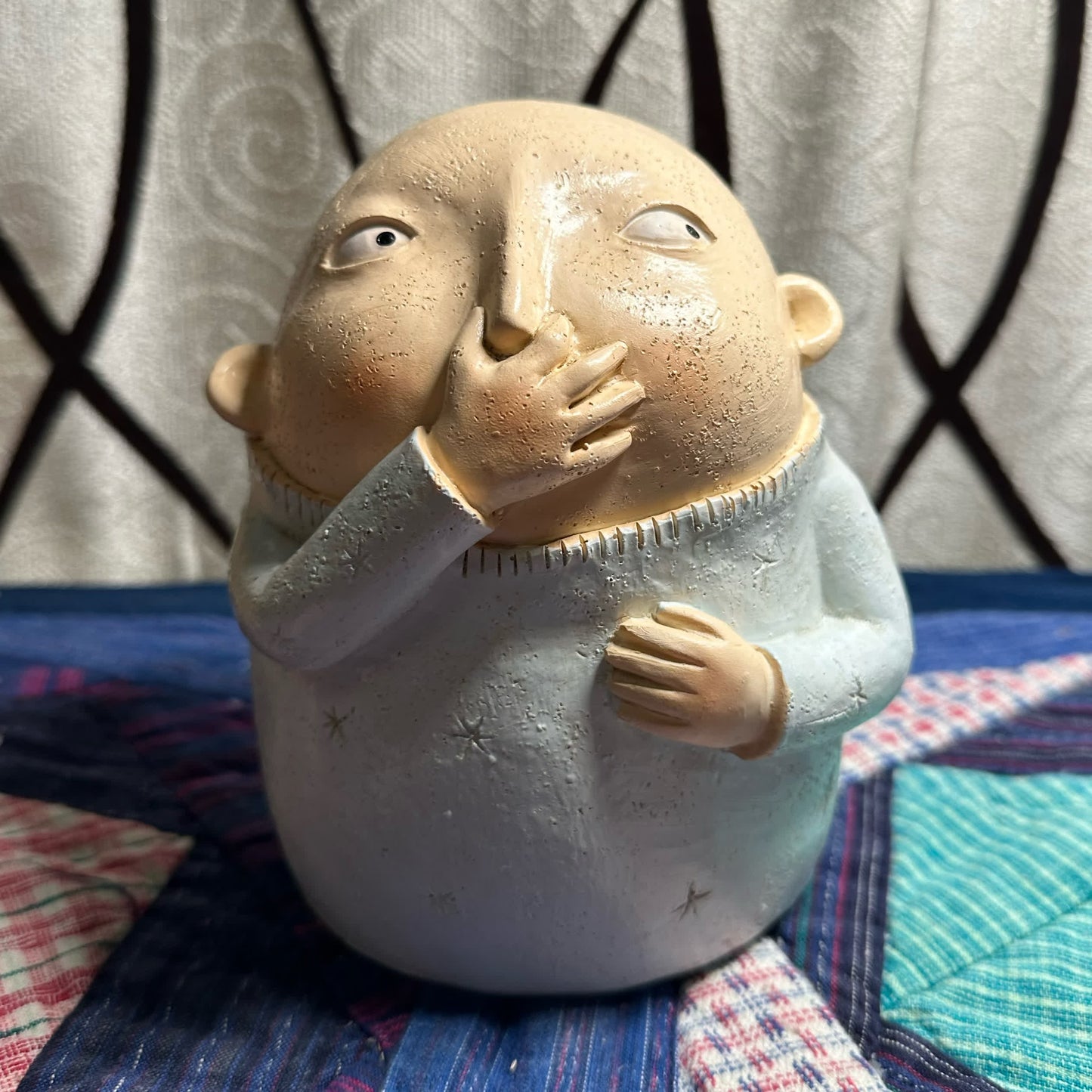 Statue en résine avec nez pincé