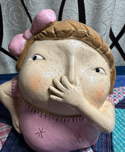 Statue en résine avec nez pincé