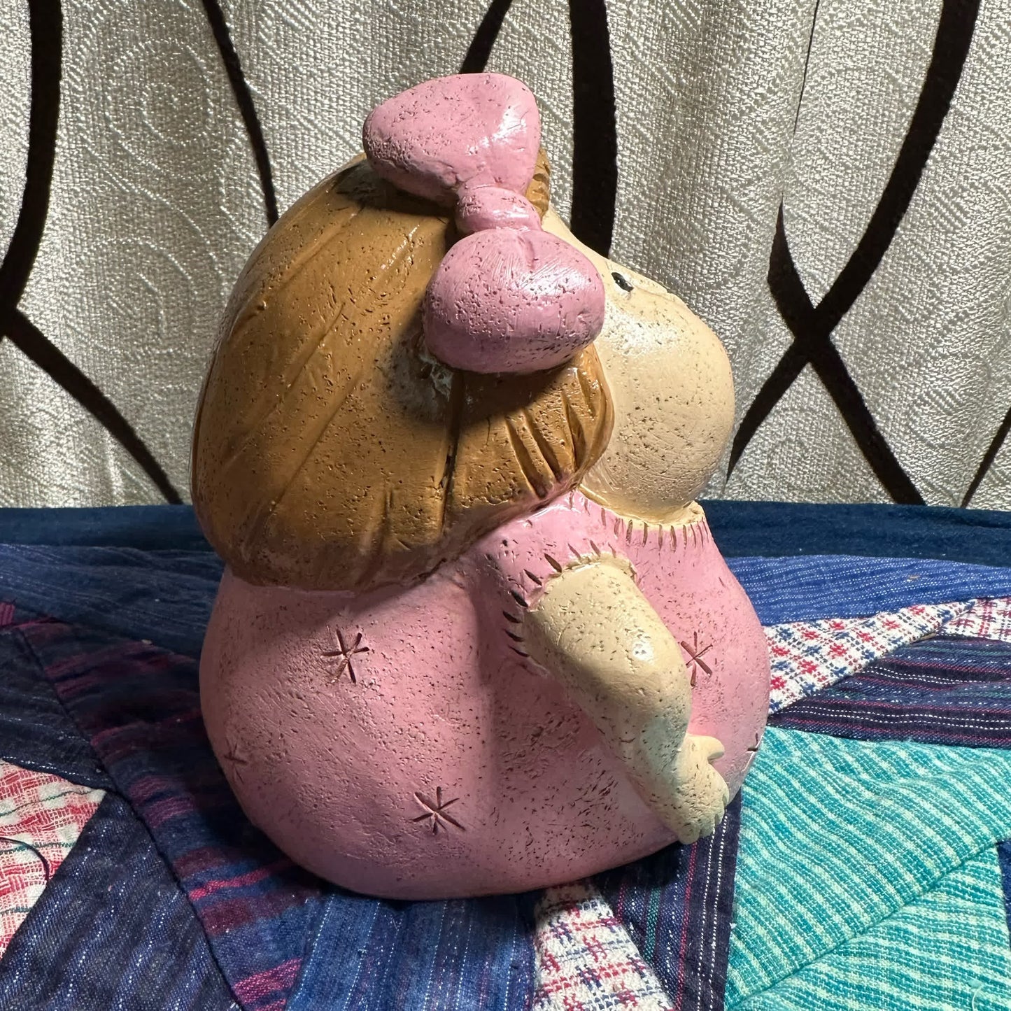 Statue en résine avec nez pincé