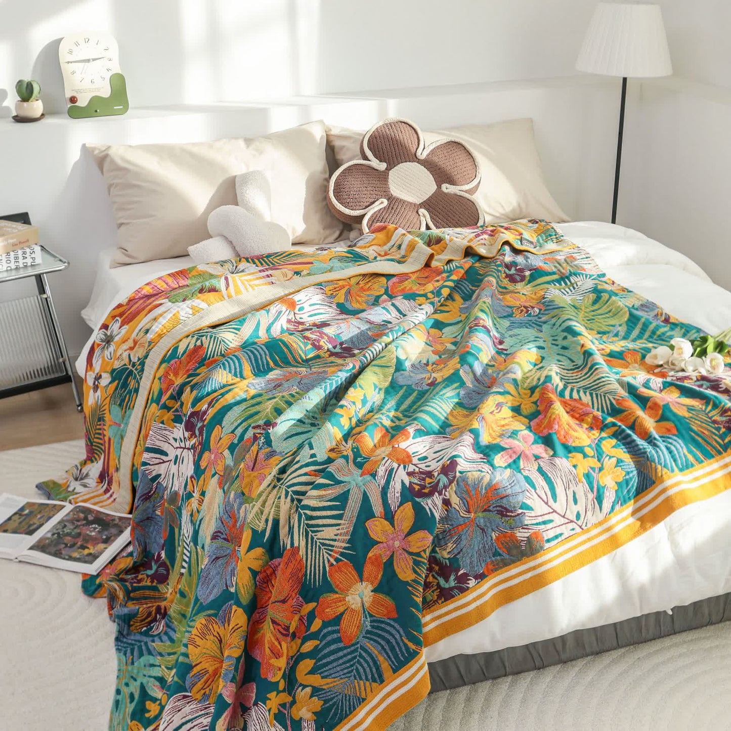 Couette en gaze de coton vibrante avec fleurs et feuilles