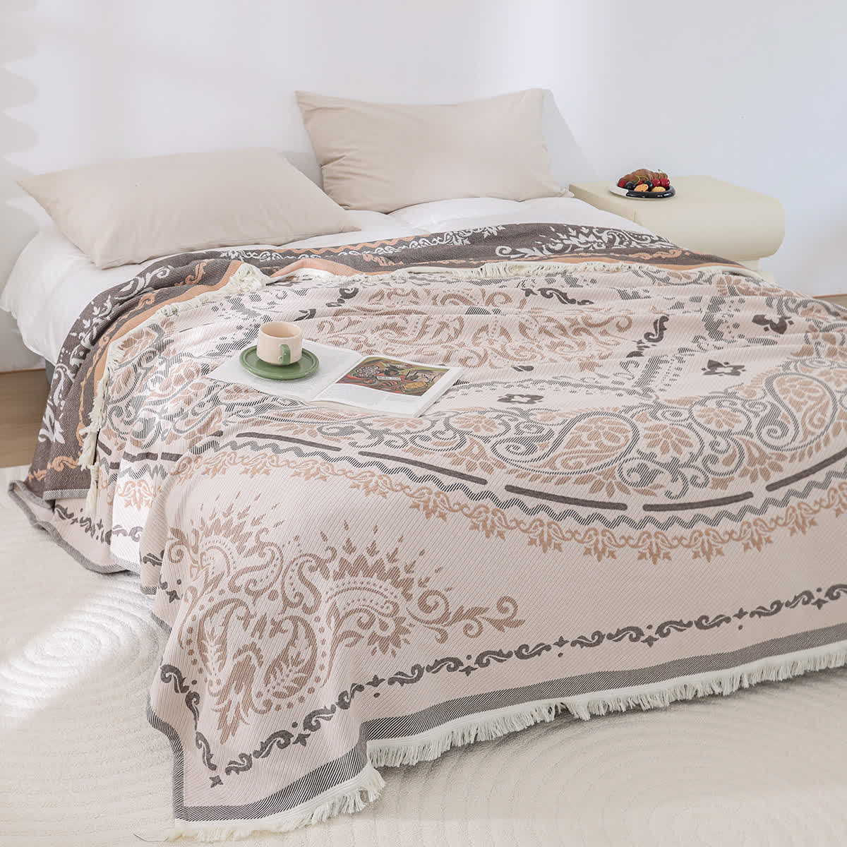 Couette légère en gaze de coton avec pompons et motif cachemire