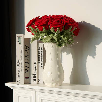 Ornement tissé à la main avec un bouquet de roses lumineuses