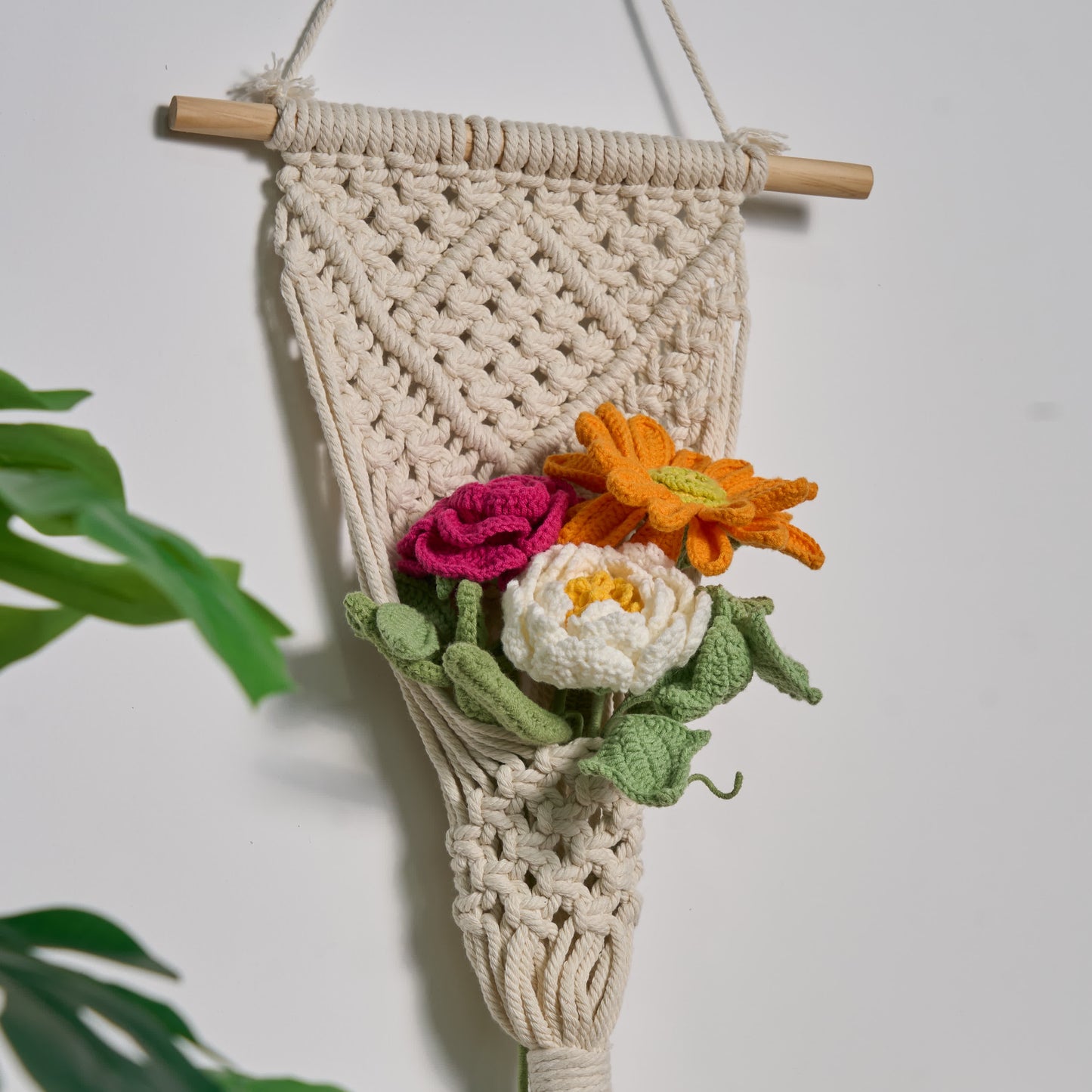 Bouquet de fleurs crocheté à la main comme décoration d'intérieur (5 pièces)