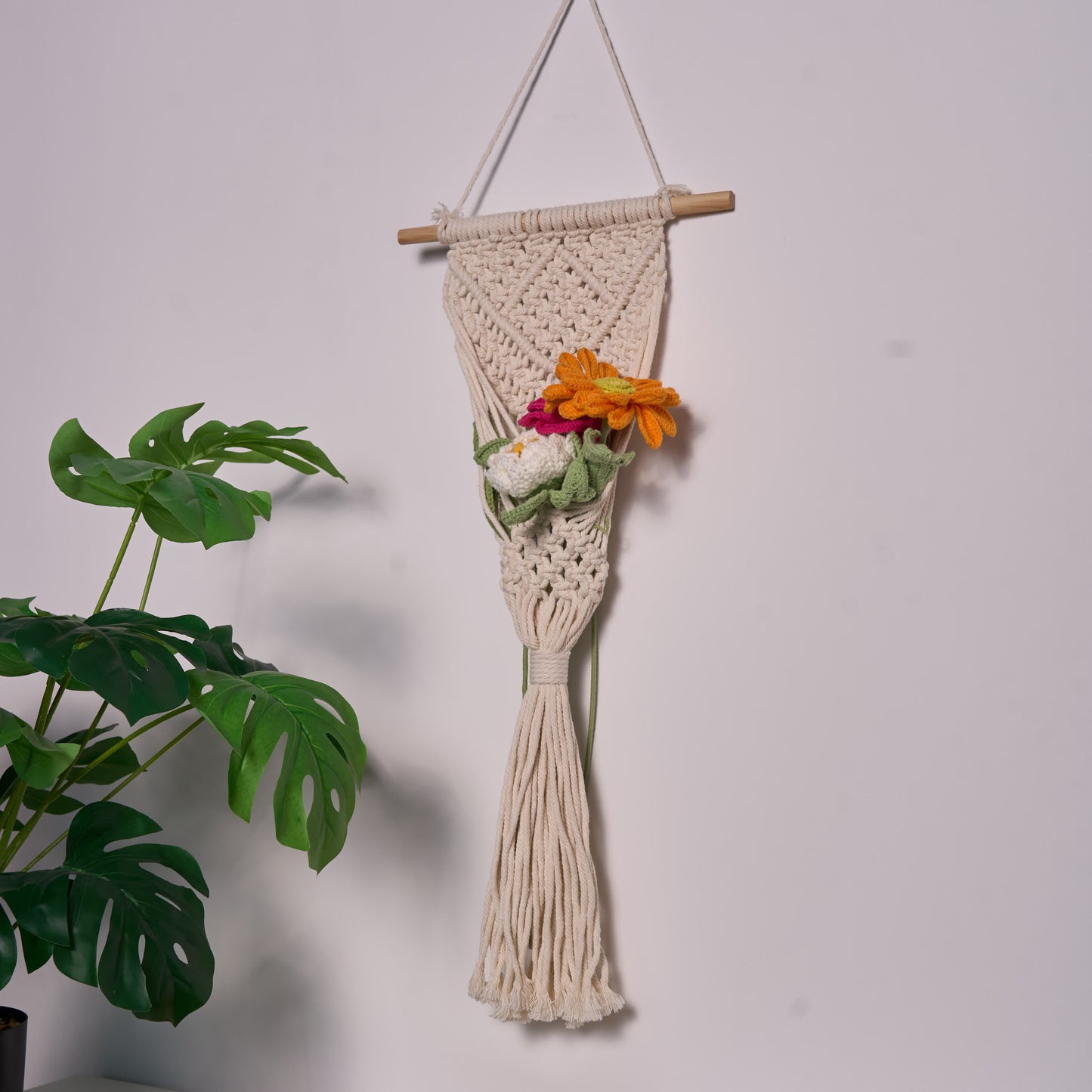 Bouquet de fleurs crocheté à la main comme décoration d'intérieur (5 pièces)