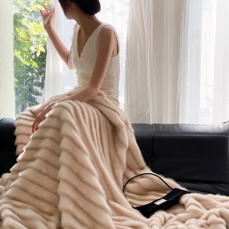 Couverture moderne en fausse fourrure à rayures