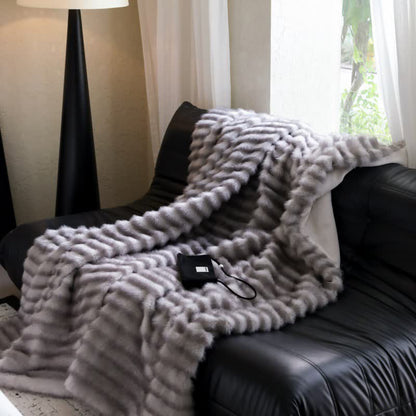 Couverture moderne en fausse fourrure à rayures