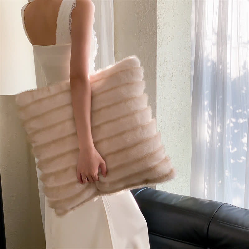 Couverture moderne en fausse fourrure à rayures