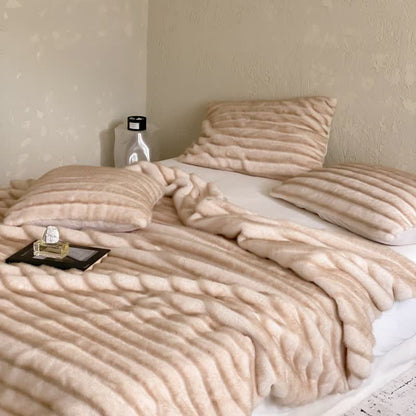 Couverture moderne en fausse fourrure à rayures
