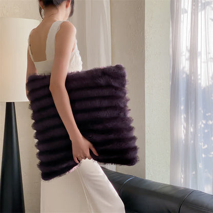 Couverture moderne en fausse fourrure à rayures