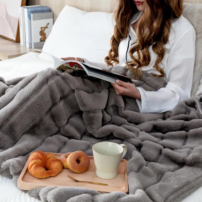 Couverture en peluche unie et rayée