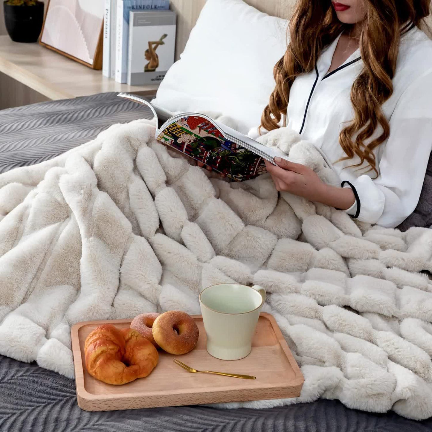 Couverture en peluche unie et rayée