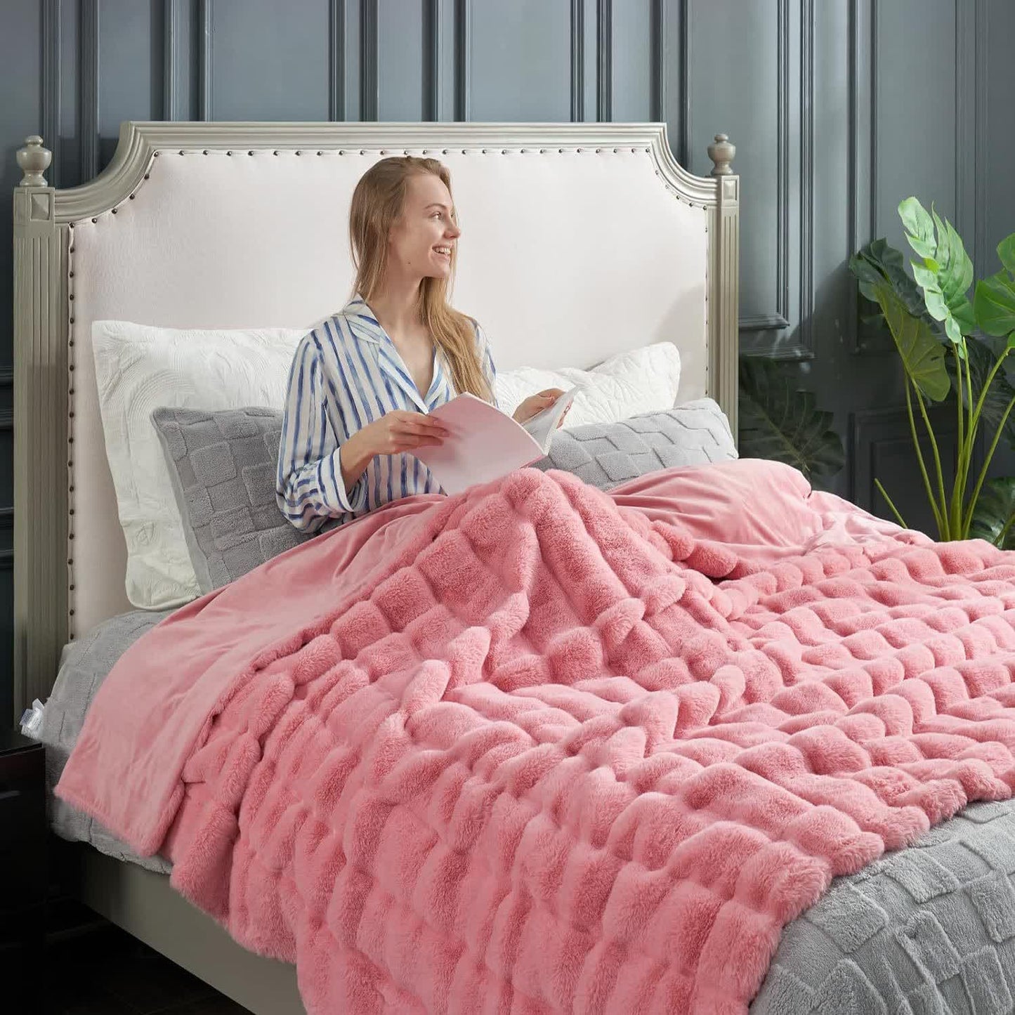 Couverture en peluche unie et rayée