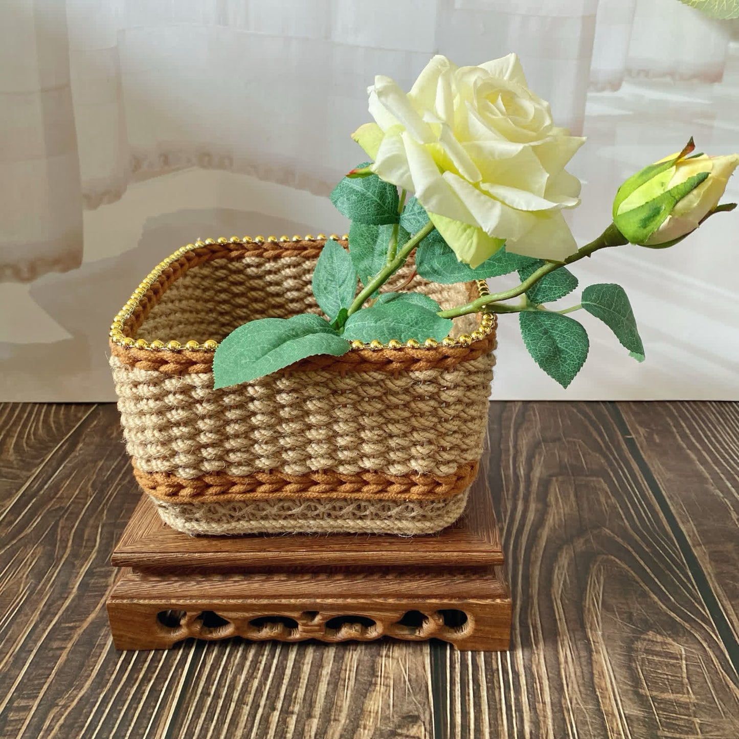 Panier de rangement de table tissé à la main de style vintage avec motif floral