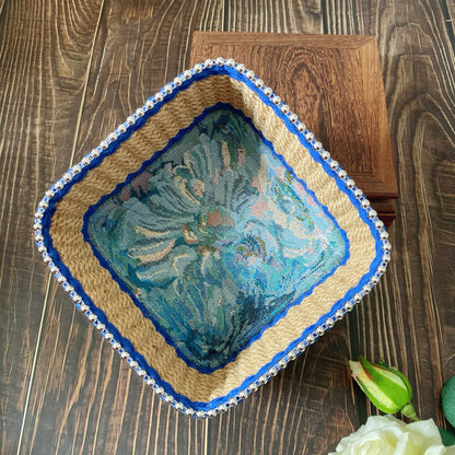 Panier de rangement de table tissé à la main de style vintage avec motif floral