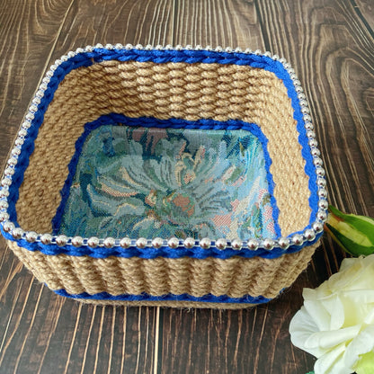 Panier de rangement de table tissé à la main de style vintage avec motif floral