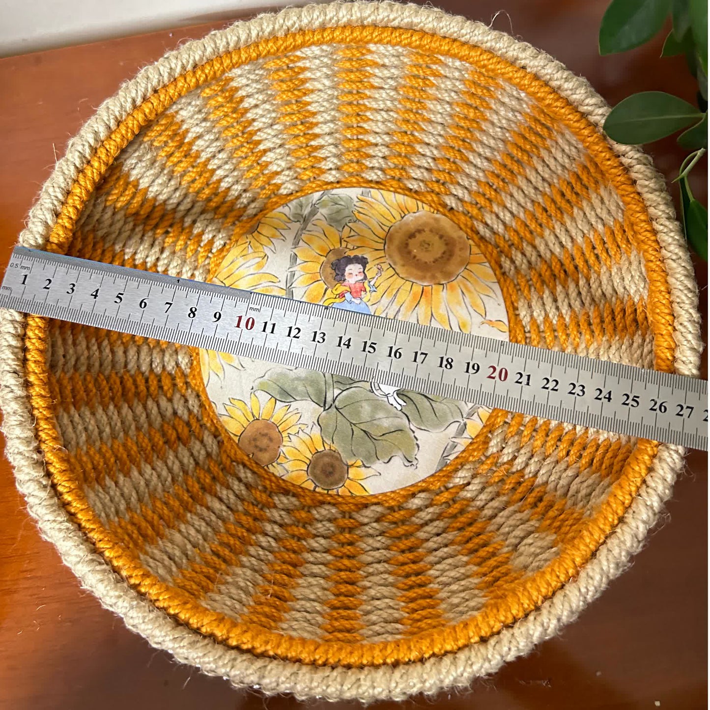 Panier de rangement fait main en corde de chanvre avec tournesol