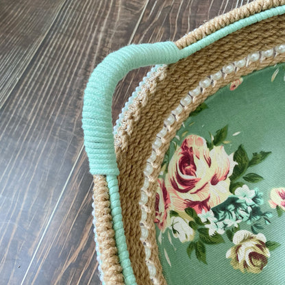 Élégant panier de rangement fait main avec rose