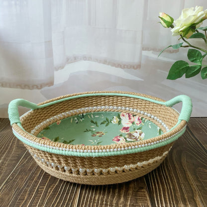 Élégant panier de rangement fait main avec rose