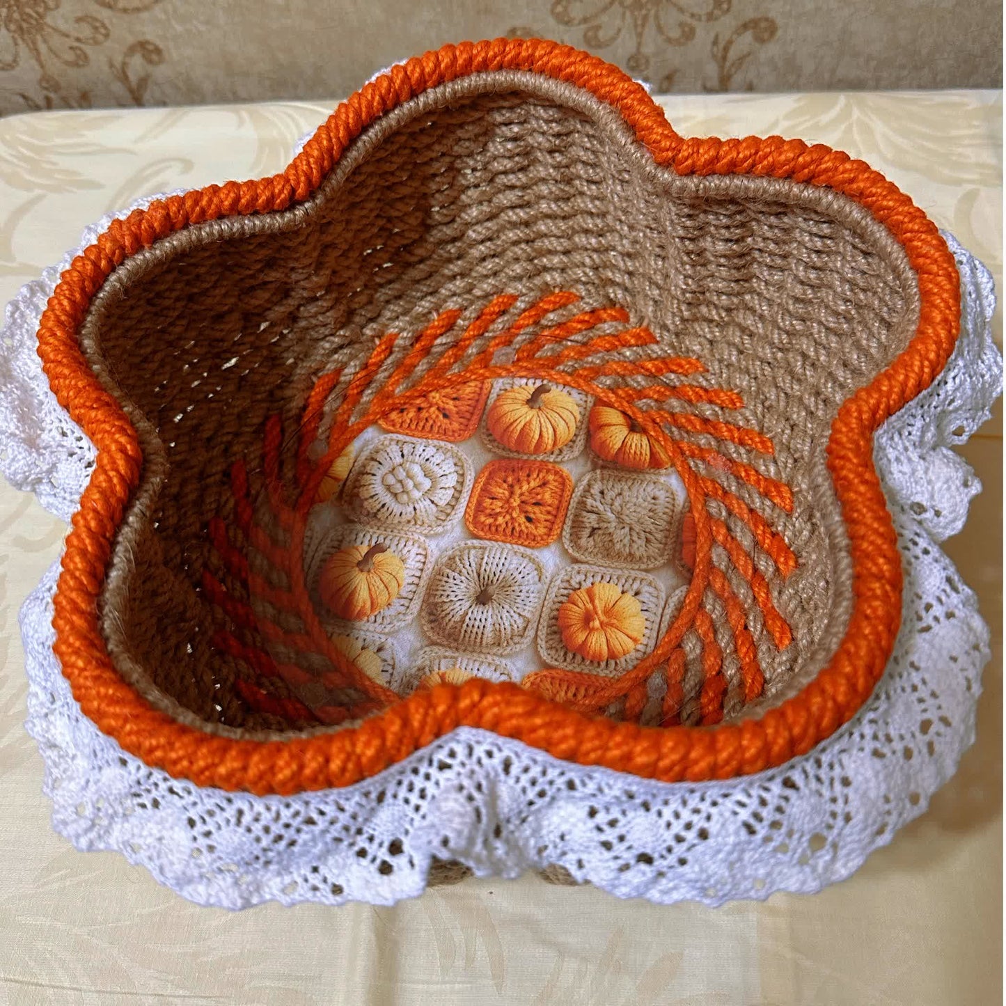 Panier de rangement en forme de fleur avec bord en dentelle