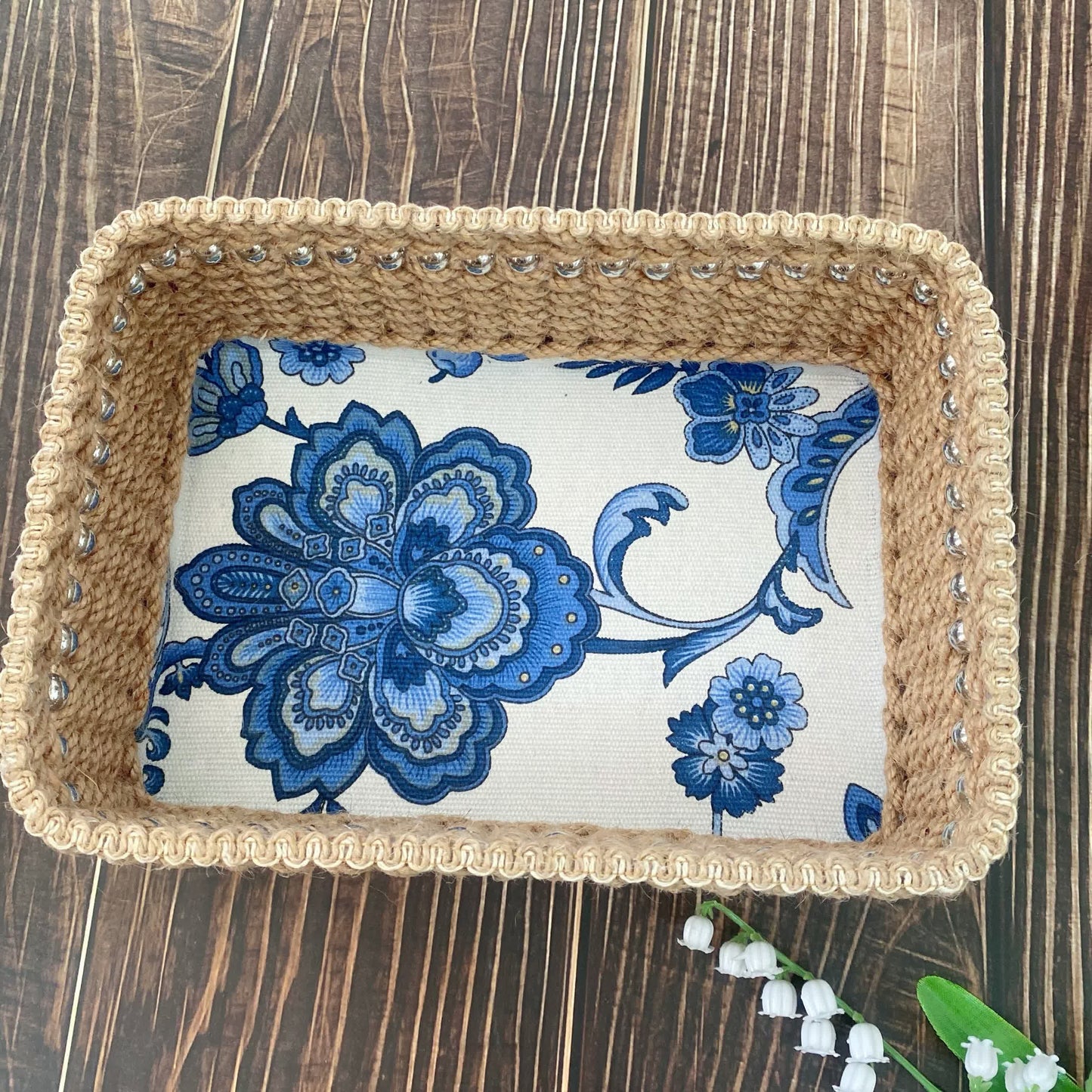 Panier de rangement de table fait main de style vintage avec motif floral
