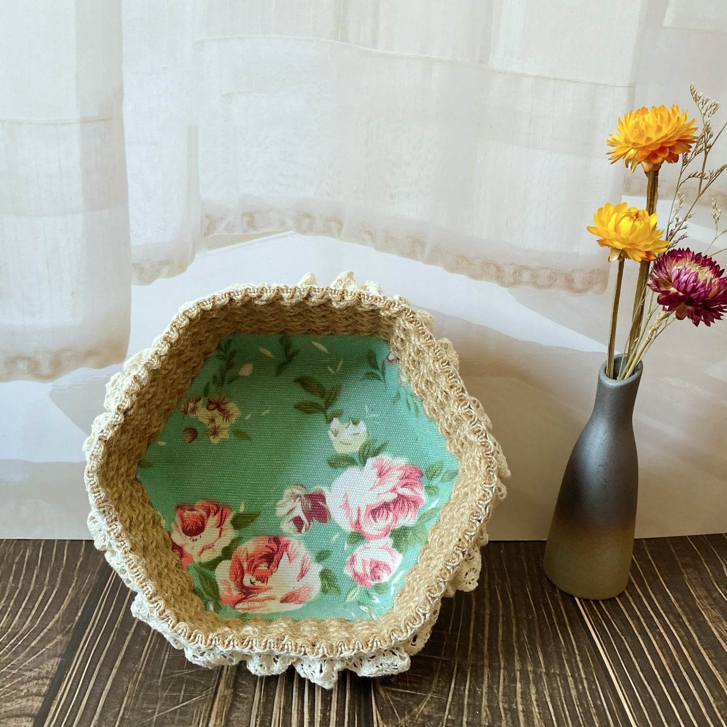 Panier de rangement hexagonal en corde de chanvre à motif floral