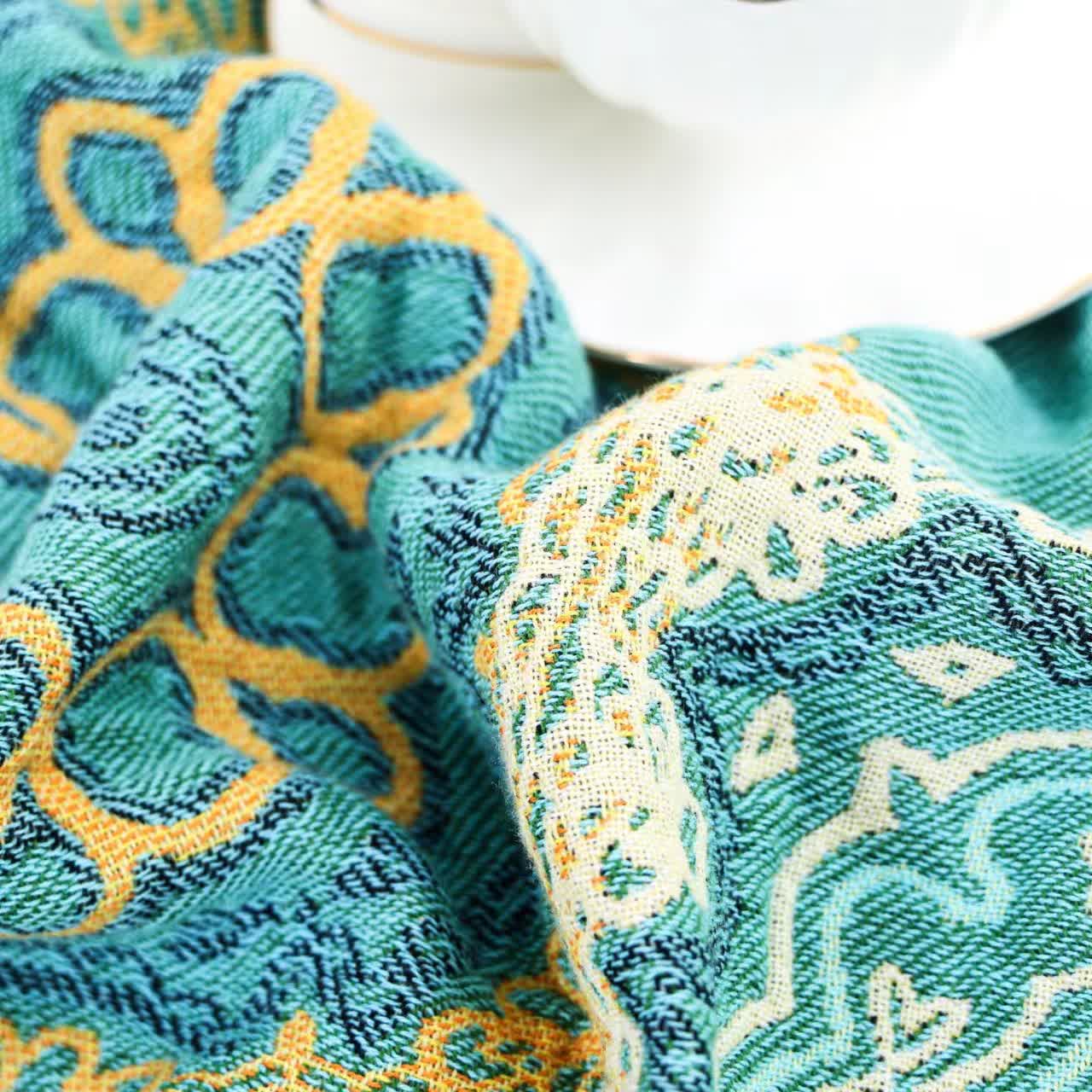 Couette douce avec gaze de coton mandala et pompon