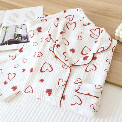 Ensemble pyjama en gaze de coton respirant avec revers en forme de cœur