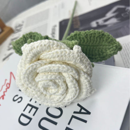 Ornement tissé à la main avec un bouquet de roses lumineuses