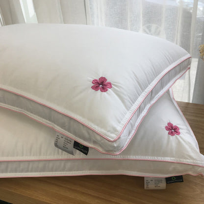 Noyau d'oreiller en coton doux avec broderie de fleurs de cerisier