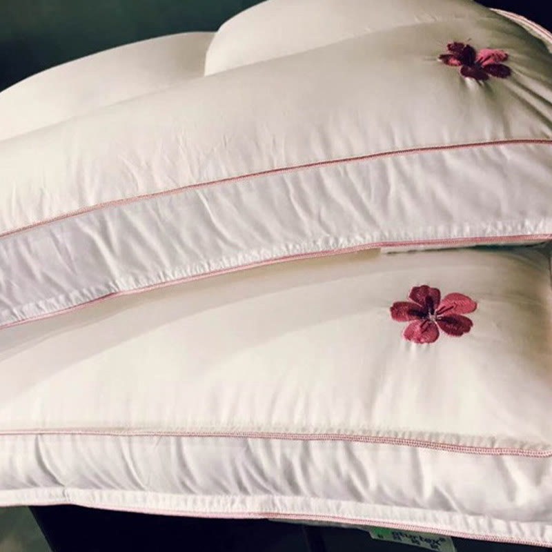 Noyau d'oreiller en coton doux avec broderie de fleurs de cerisier