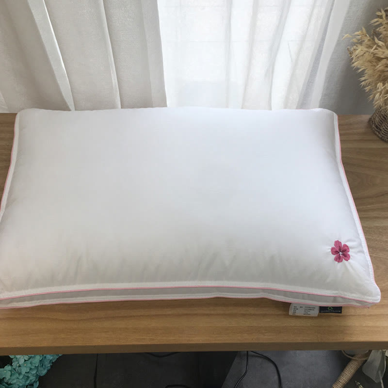 Noyau d'oreiller en coton doux avec broderie de fleurs de cerisier