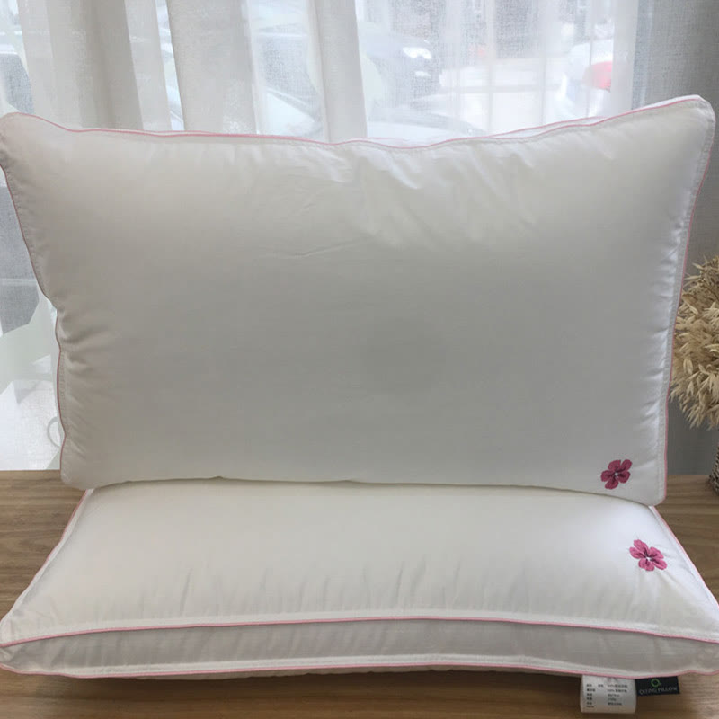 Noyau d'oreiller en coton doux avec broderie de fleurs de cerisier
