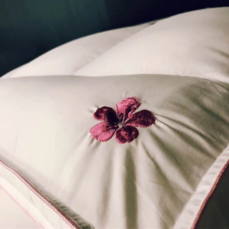 Noyau d'oreiller en coton doux avec broderie de fleurs de cerisier