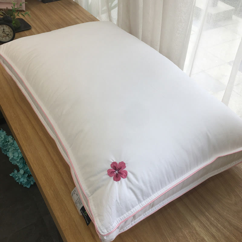 Noyau d'oreiller en coton doux avec broderie de fleurs de cerisier