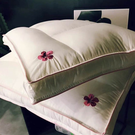 Noyau d'oreiller en coton doux avec broderie de fleurs de cerisier