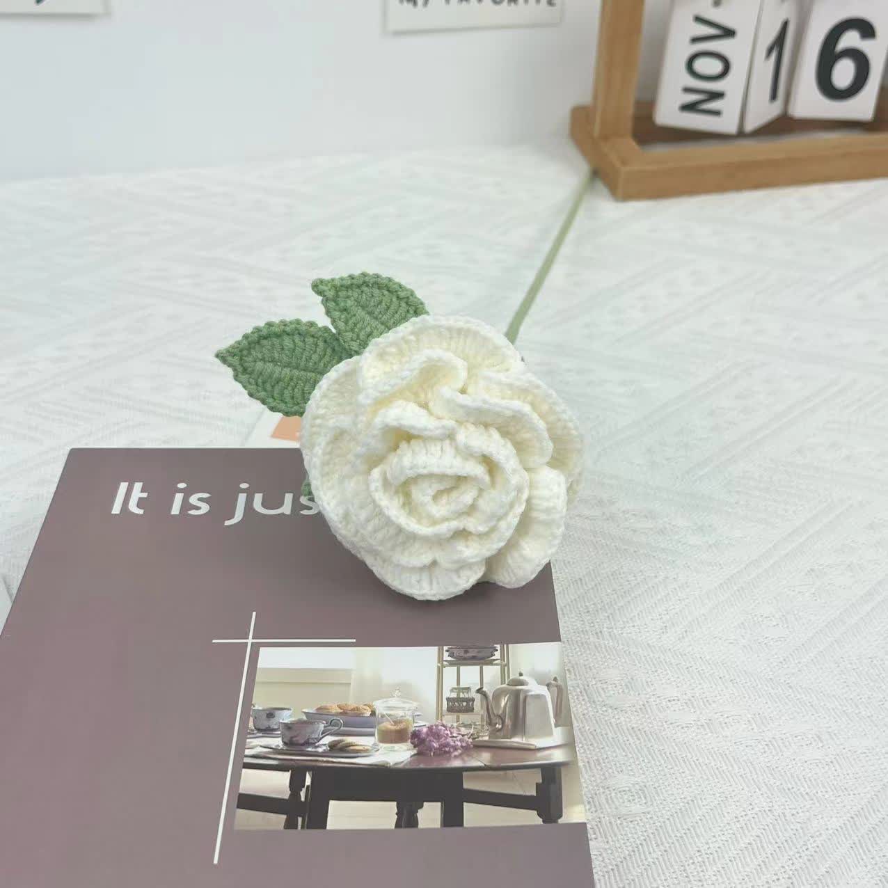 Rose artificielle, ornement en fil crocheté à la main