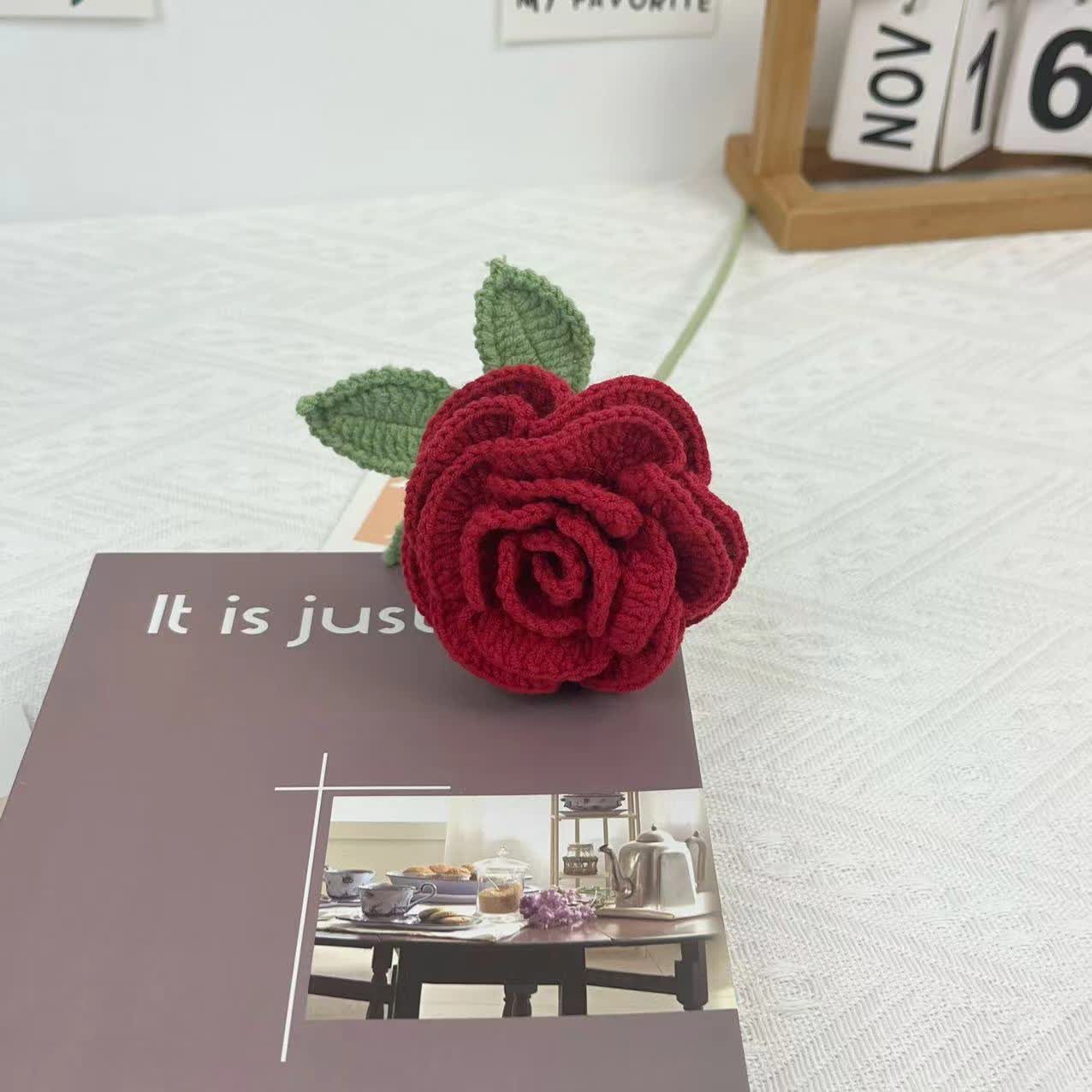 Rose artificielle, ornement en fil crocheté à la main